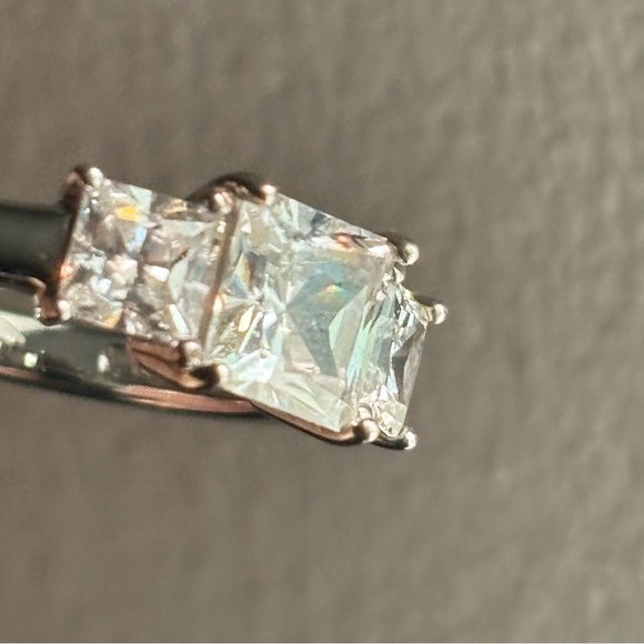 Sterling Silver Cubic Zirconia ring - Picture 9 of 9